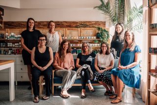 POTKEJME SE 😻 U našeho voňavého stánku, kde si budete moct pořídit pečující dárečky pro sebe i vaše blízké. V listopadu a...