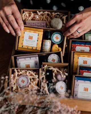 O víkendu se opět můžeme potkat na vánočních trzích v Kuksu. Přijďte nasát sváteční atmosféru, dát si něco dobrého a...