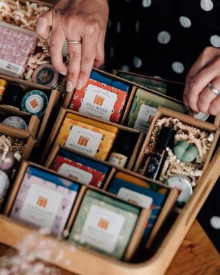 Voňavé dárky na poslední chvíli? 🧡🎁 Otevřeno máme dnes a zítra od 9 do 18 hodin a pro úplně poslední mýdla a jiné radosti...